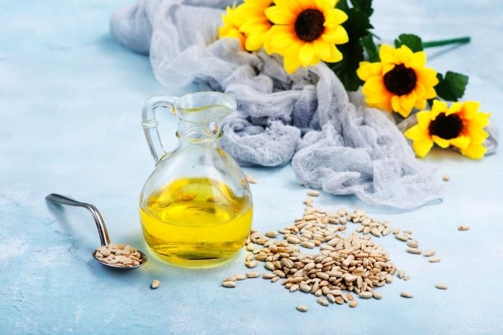Sunflower oil as a comedogenic oil.