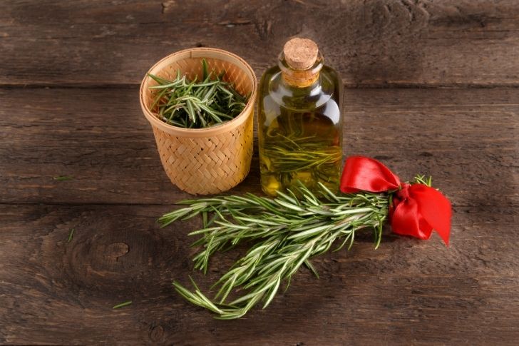 How to use rosemary essential oil.