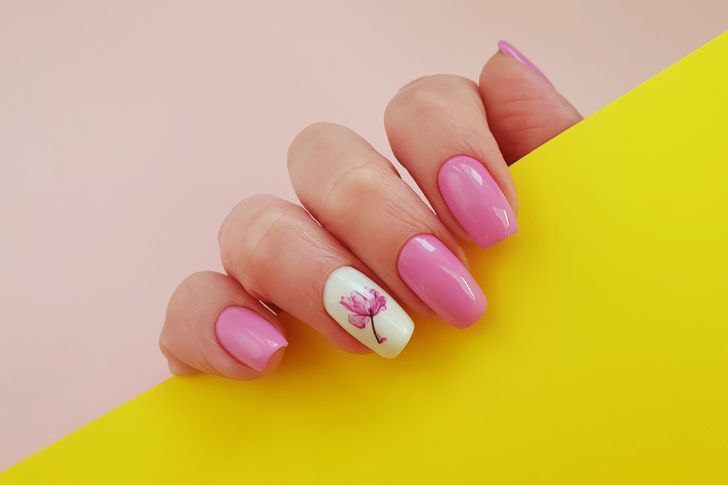 Floral manicure for summer nails.