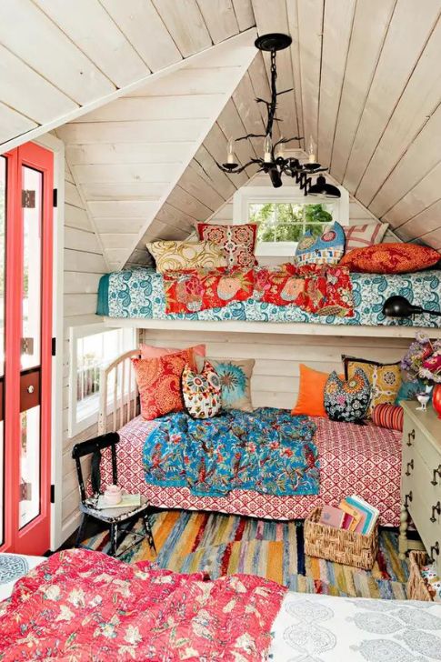 Bohemian Decor for Compact Spaces