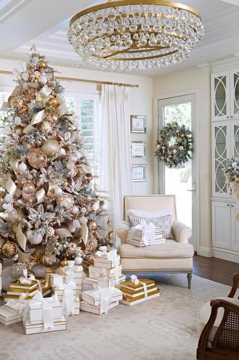 Christmas Living Room: A Blend of Silver and Gold.