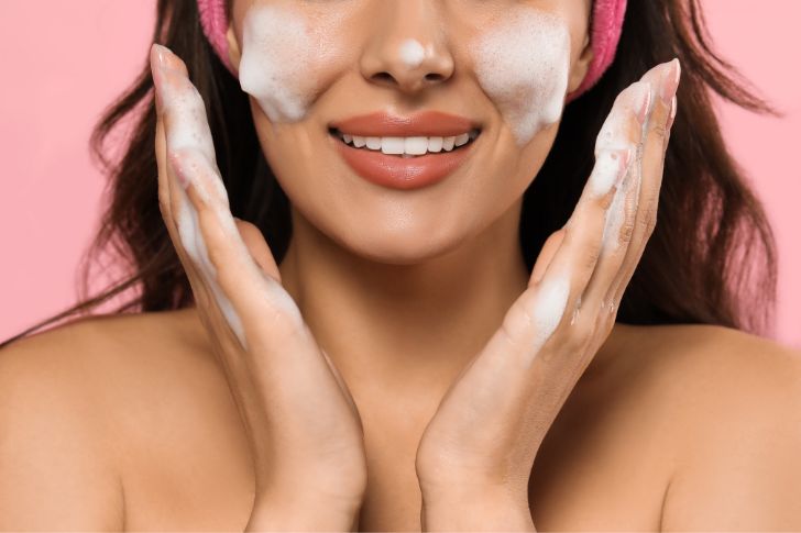 Choosing Between an Oil-Based or Cream-Based Face Cleanser.