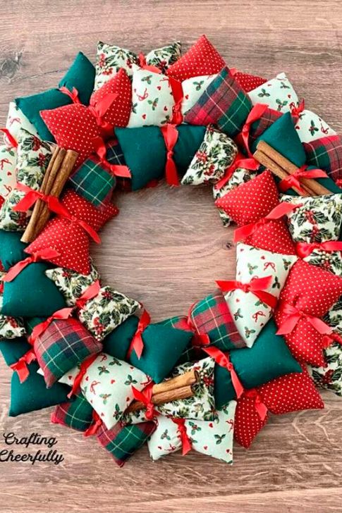 DIY Holidays Wreath with Pillows.