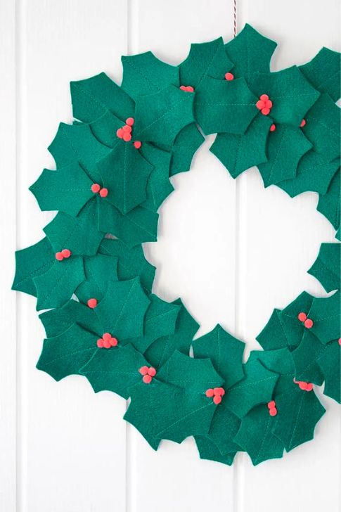 How to Make a Christmas Wreath with Felt.