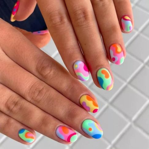 Lava Lamp-Inspired Pastel Nails
